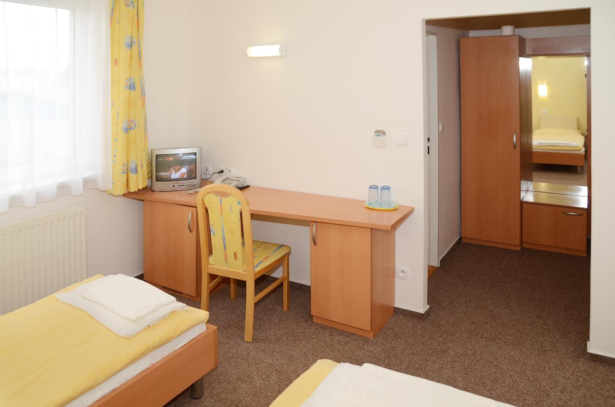 Hotel Imos プラハ エクステリア 写真