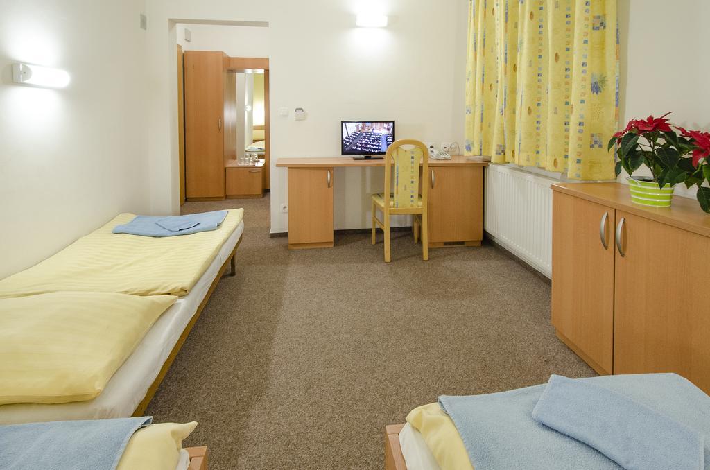 Hotel Imos プラハ エクステリア 写真