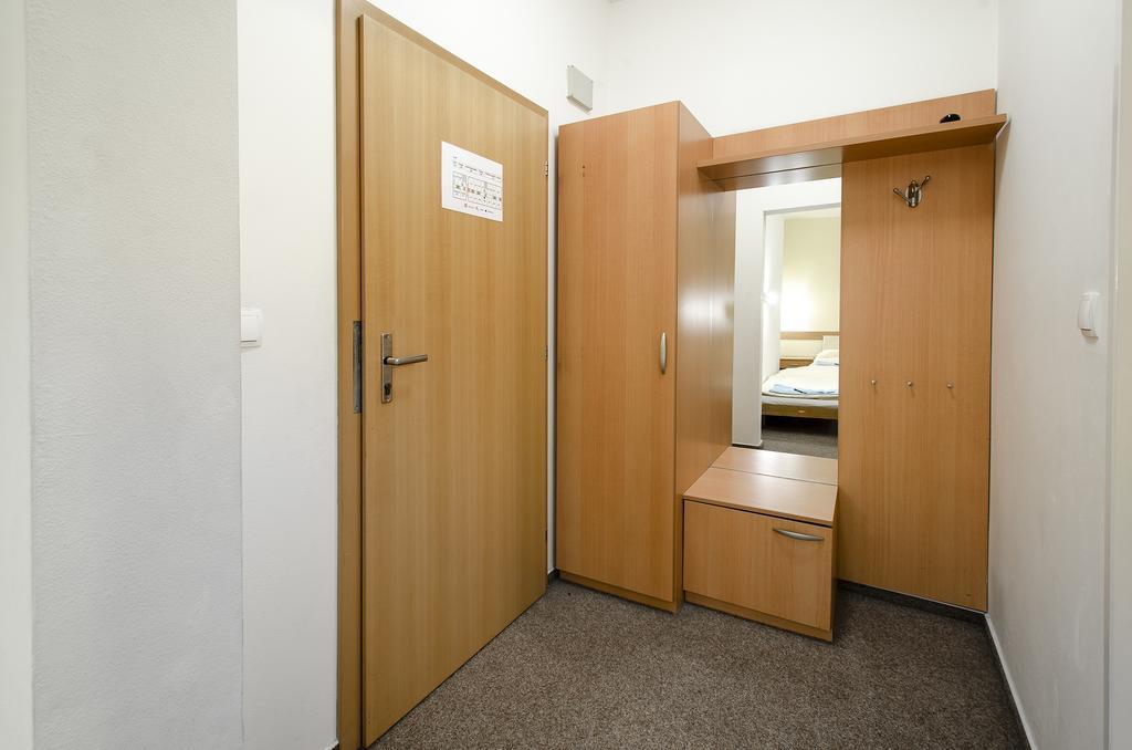 Hotel Imos プラハ エクステリア 写真
