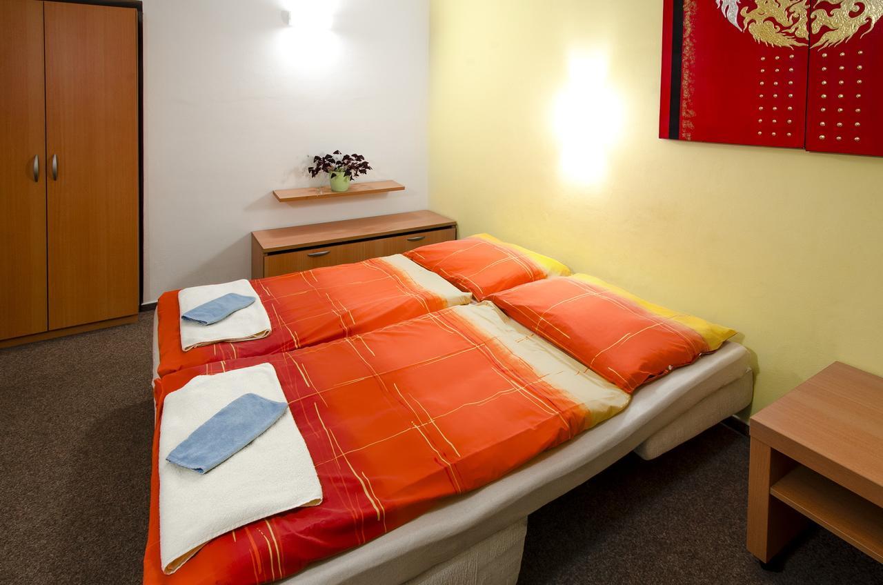 Hotel Imos プラハ エクステリア 写真